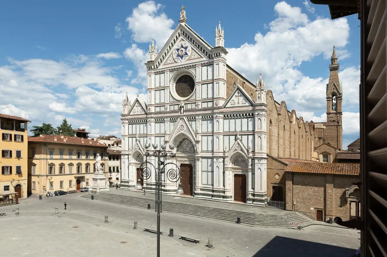 Santa Croce Front View Suite Florence